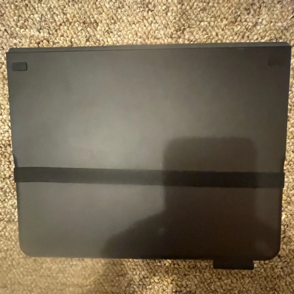 Logitech Universal Folio‎ for iPad or tablet Detachable keyboard. Plz Read